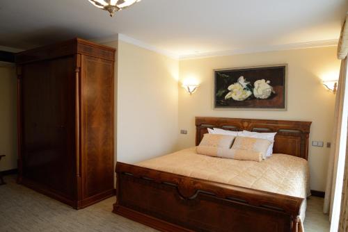 Hotel Russia - image 13