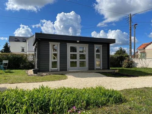 B&B Saint-Florent-sur-Cher - Tiny house toute équipée avec jardin - Bed and Breakfast Saint-Florent-sur-Cher