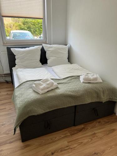 2 twin beds