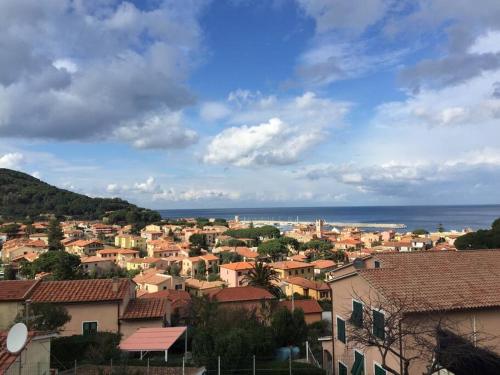  Bilocale con ampio terrazzo, Ferienwohnung in Marciana Marina