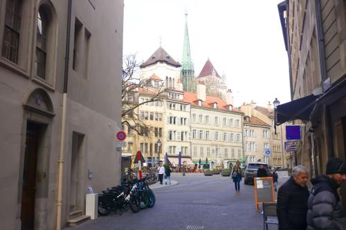  Studio, Place du Bourg de Four in Genf