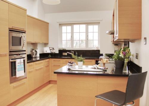 Kitchen, STUNNING LODGE MINUTES FROM THE SEA AND GOLF COURSE in Longniddry
