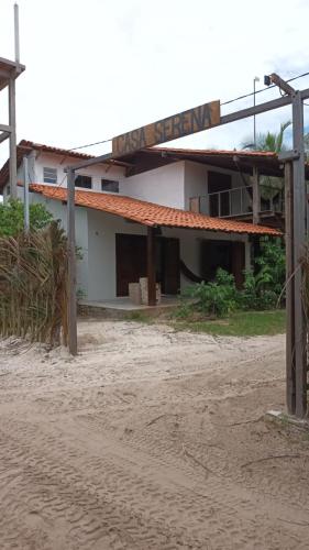 Casa Serena, Atins