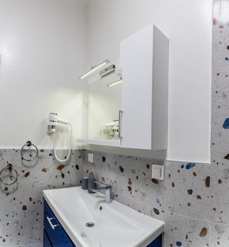 Sofia Apartment with Free Parking, София (фото 8)