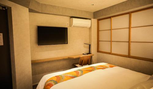 Small Double or Twin Room image 7