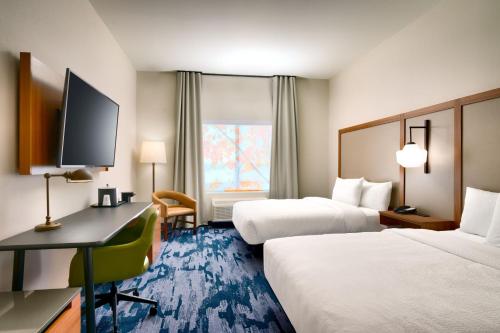 Queen Room with Two Queen Beds and Urban View
