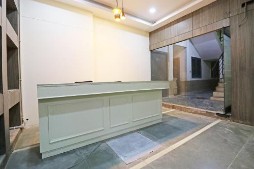 OYO Diamond Suite Near Lotus Temple