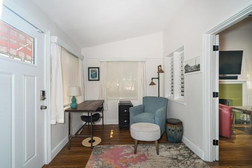 BEAUTIFUL 2 + DEN FAMILY HOUSE IN HOLLYWOOD FLORIDA - image 6