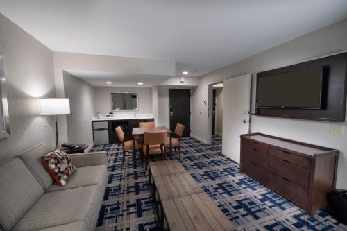 Four Points by Sheraton Charlotte - Lake Norman