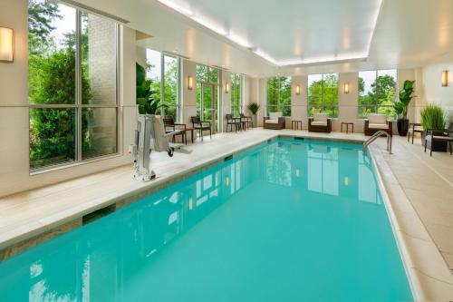 泳池, Courtyard by Marriott Atlanta Alpharetta/Avalon Area in 阿爾法利塔