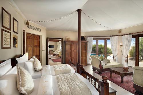 Emirates Villa, 2 Bedroom Villa, Bedroom 1: 1 King, Bedroom 2: 2 Twin, Private pool