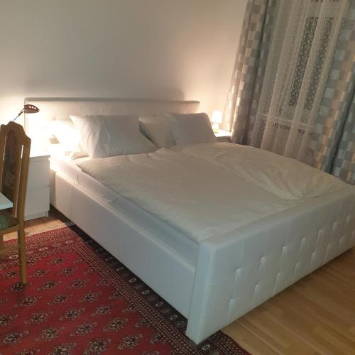 Weißes Appartement in Wien, Österreich