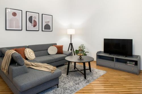 WAWELOVE Piłsudskiego - 3 bedroom apt. with balcony and free parking!, Krakau
