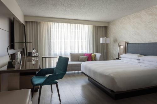 Guest Room King Bed with Club Access