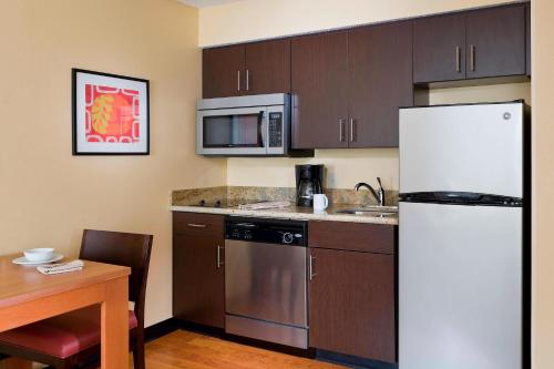 TownePlace Suites Houston Brookhollow - image 8
