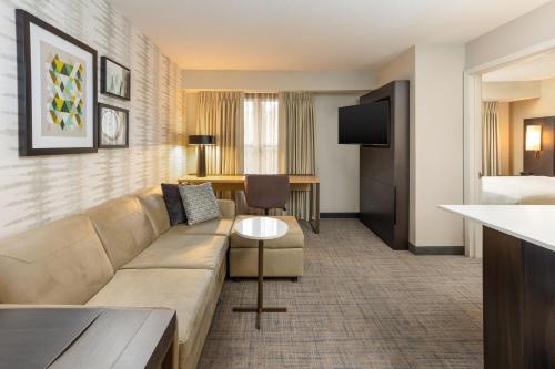 One Bedroom, Suite, 1 Queen, Sofa bed