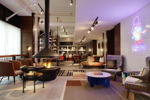 . Moxy Richmond Downtown