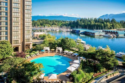 Svømmebasseng, The Westin Bayshore, Vancouver near Lion's Gate Bridge