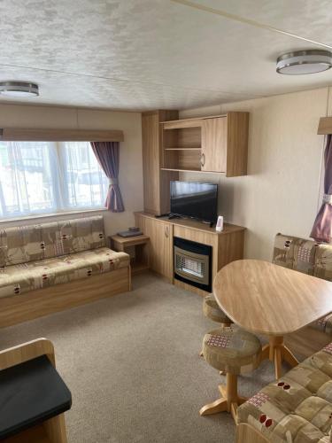 2 bedrooms, 4 beds
