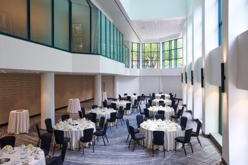 ห้องประชุม / บอลรูม, ฟอลล์ เชิร์ช แมริออท แฟร์วิวพาร์ค (Falls Church Marriott Fairview Park) in ฟอลส์ เชิร์ช (VA)