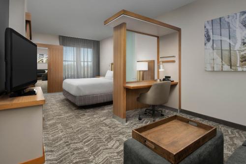 King Studio with Trundle Bed
