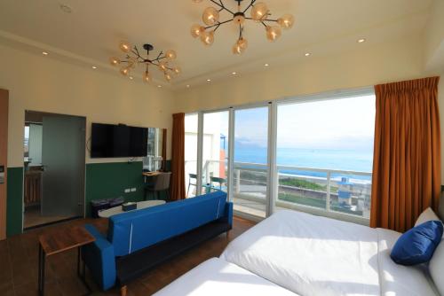 Quadruple Room with Sea View room in 去七星潭-海景電梯民宿Qixingtan