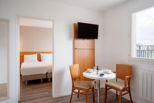 Guestroom, Sejours and Affaires Creteil Le Magistere Hotel in Creteil