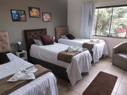 3 twin beds