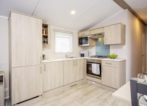 3 bedrooms, 6 beds
