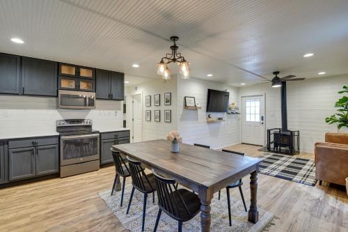 Dog-Friendly Midlothian Home with Yard, Fire Pit! in Midlothian, USA
