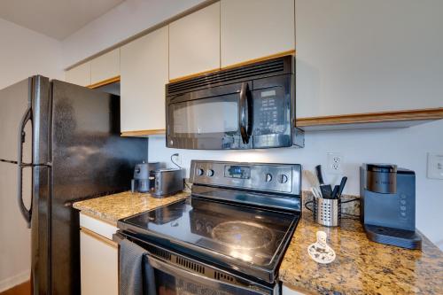 Kissimmee Abode with Community Pool and Hot Tub! in Kissimmee, USA