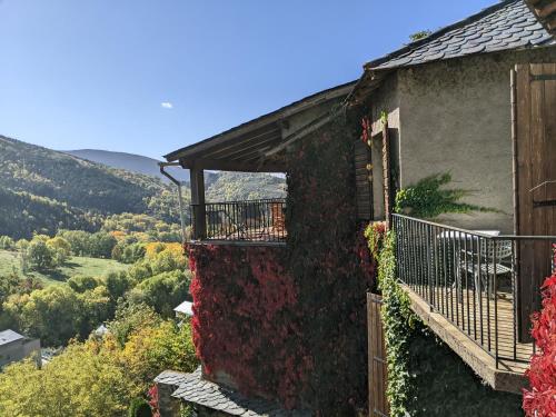 Atalaya - Montserrat Figueras - Gîte pour 8 personnes - 4 chambres en suite - Piscine - Llo