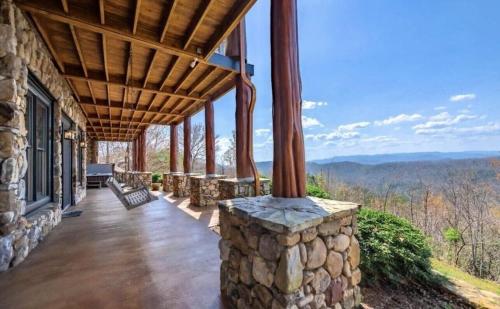 5500 sf cabin 6 king 2 queen beds heated pool spa game room mountain views