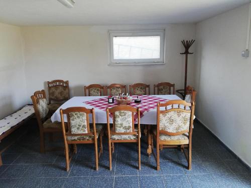 Iekārtas, Kuća za odmor Kustura (Kuca za odmor Kustura) in Iloka