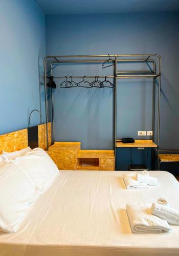 Double or Twin Room image 6