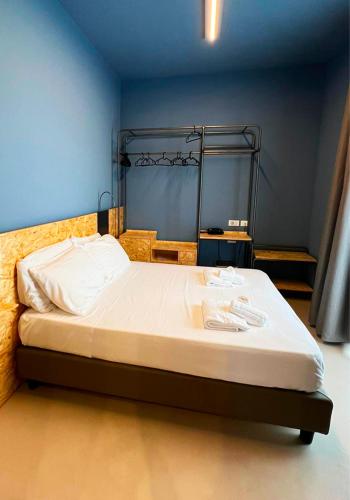 Double or Twin Room image 8