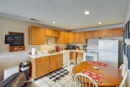 'Snowed Inn' Cozy Winterplace Ski-In/Ski-Out Cabin in Ghent (WV)