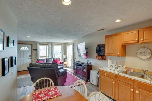 'Snowed Inn' Cozy Winterplace Ski-In/Ski-Out Cabin in Ghent (WV)
