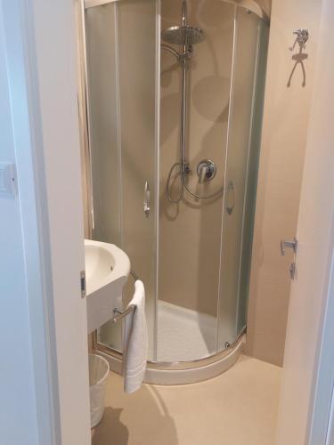 Single Room image 3