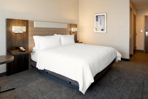 Holiday Inn Express & Suites - Hollister, an IHG Hotel