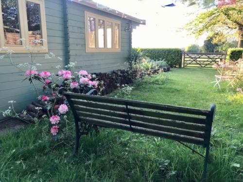 Tranquil Log Cabin - Beautiful Rural Sunset Views