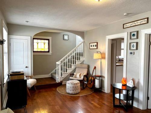 Peaceful Oasis in Historic St. Charles w/ 4bd 2ba
