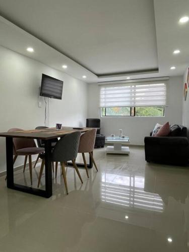 Hermoso Apartamento, piso 3 Cañaverales.