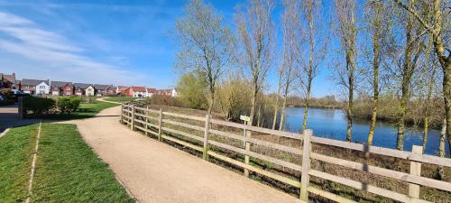 Tuvākā izklaides vieta, Wishart Drive in Fradley