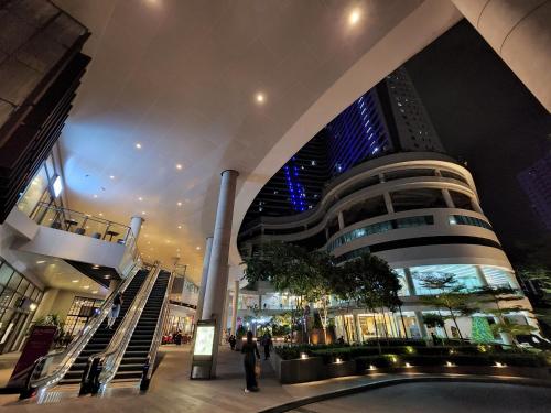 Heart of Makati, Fully furnished condo, cbd central location 4