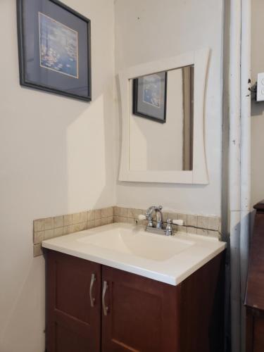 St Clair Hostel Room Type - Triple Bunk with Shared Bathroom 