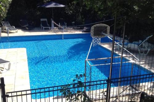 Grande maison avec piscine