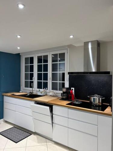 Maison familiale face à la mer (Maison familiale face a la mer) in Regneville-Sur-Mer