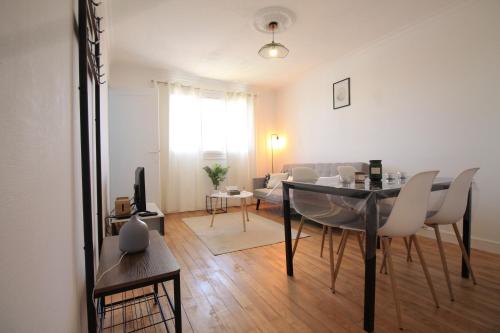 La Colline - Pont-Hebert - com - Grand Parking gratuit, De 1 a 4 personnes, Tout equipe, Netflix, Am in Pont-Hébert