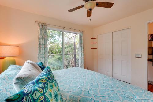 Breezy Kailua-Kona Bungalow with Lanai and Ocean View! - image 9